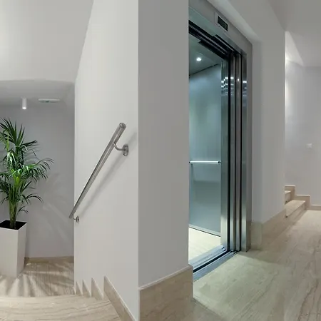 Deja Views Apartment Split