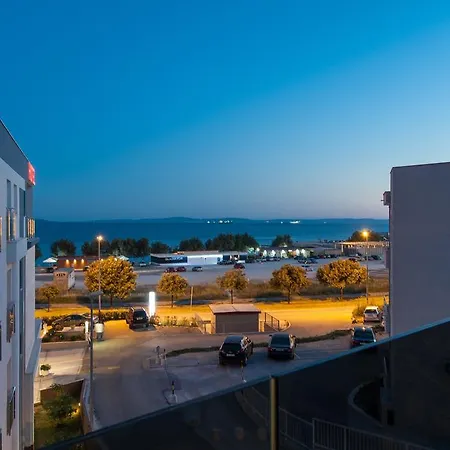 Apartment Deja Views *