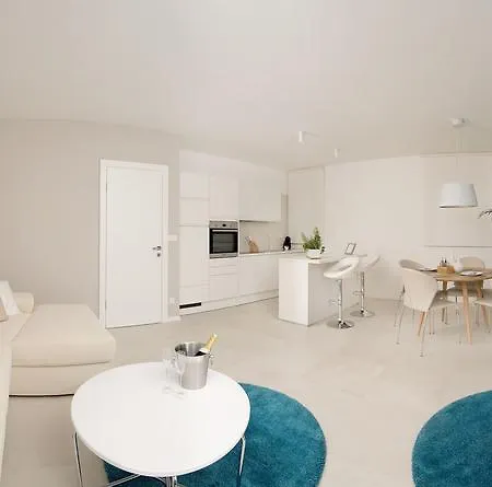 Deja Views Apartment Split